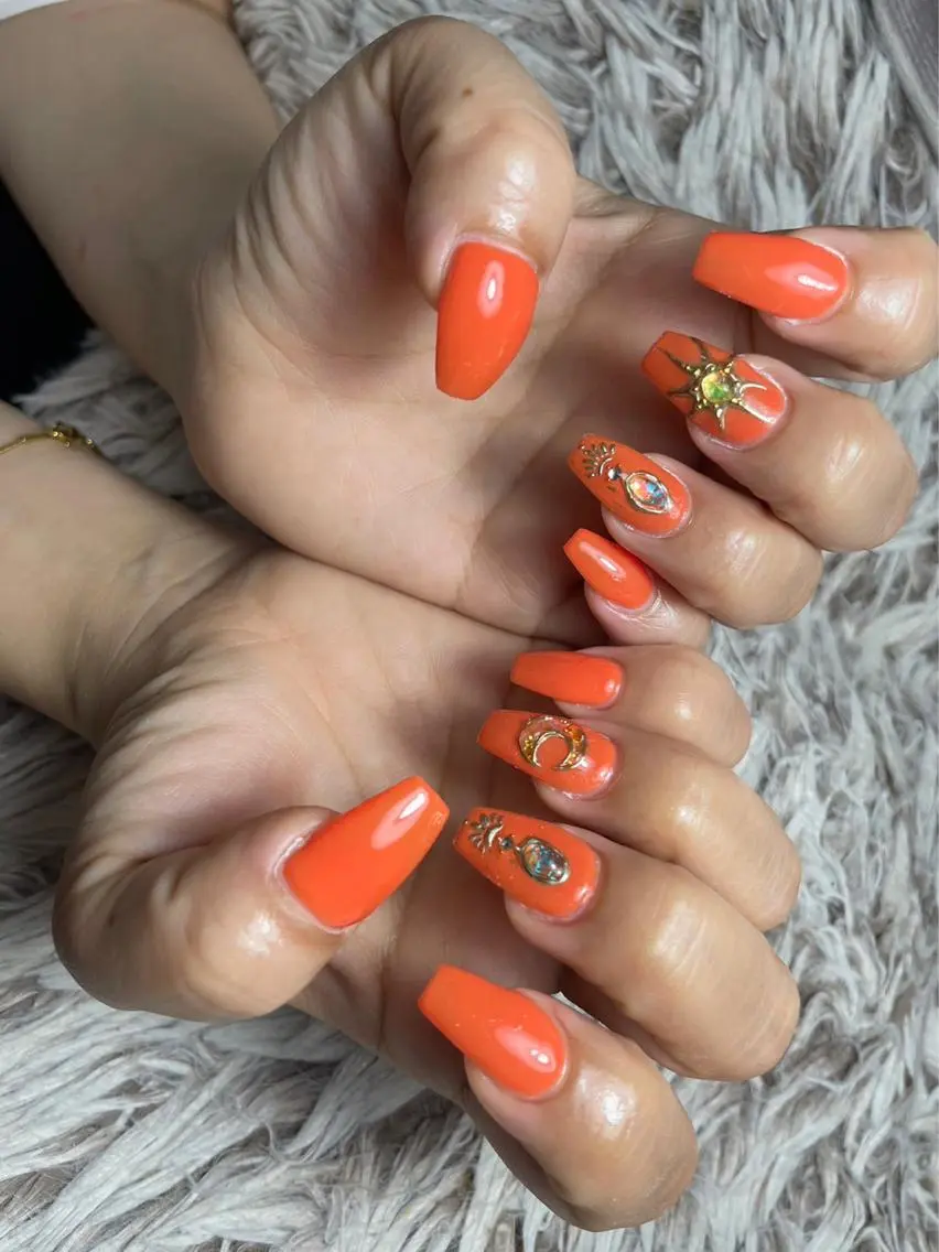 セミロング ネイル ハンドネイル フットネイル ✴︎ Delightのネイルデザイン