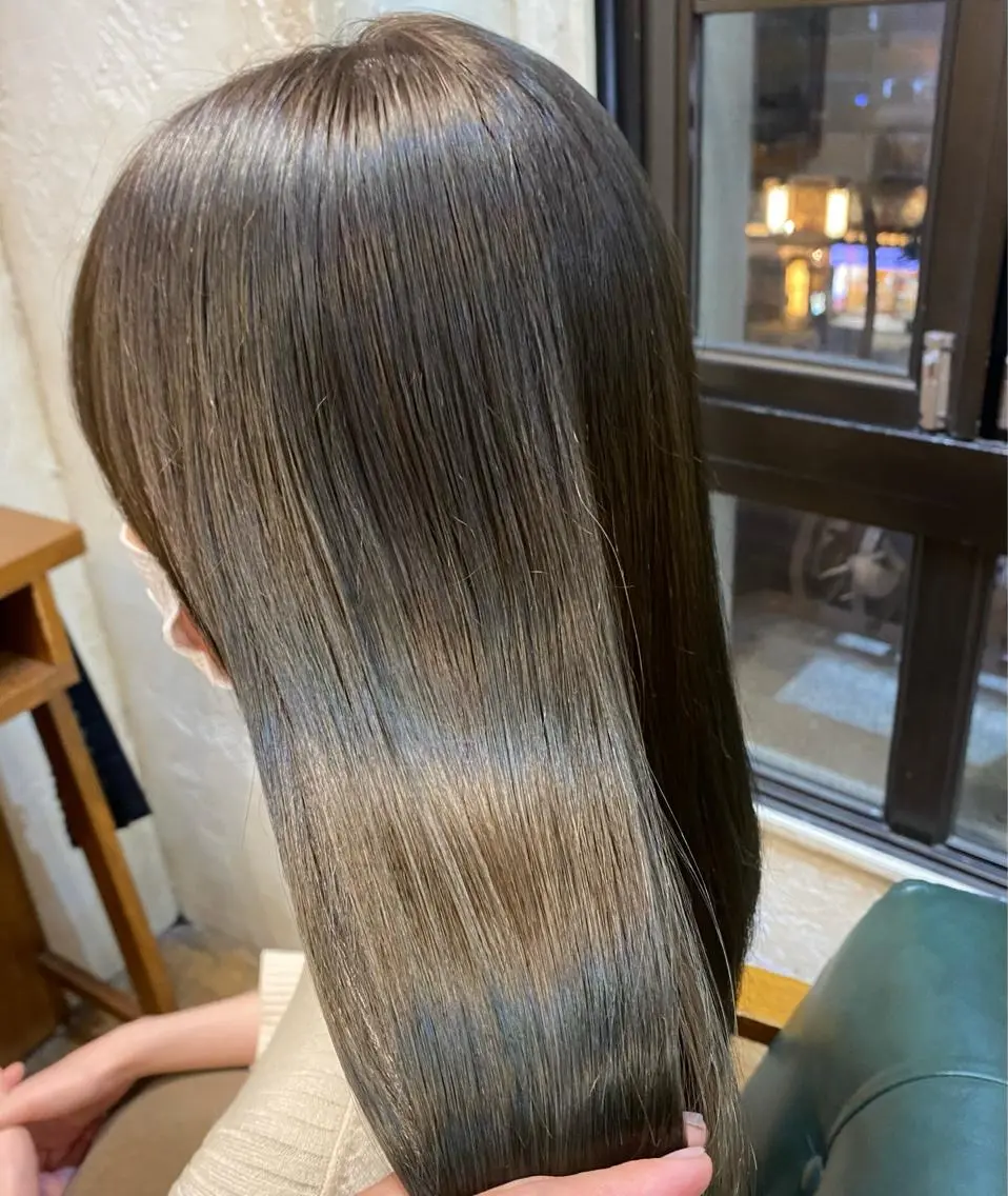 セミロング カラー ベージュカラー オリーブベージュ 髪質改善 トリートメント マンツーマン 美容師💚コウブチのヘアスタイル