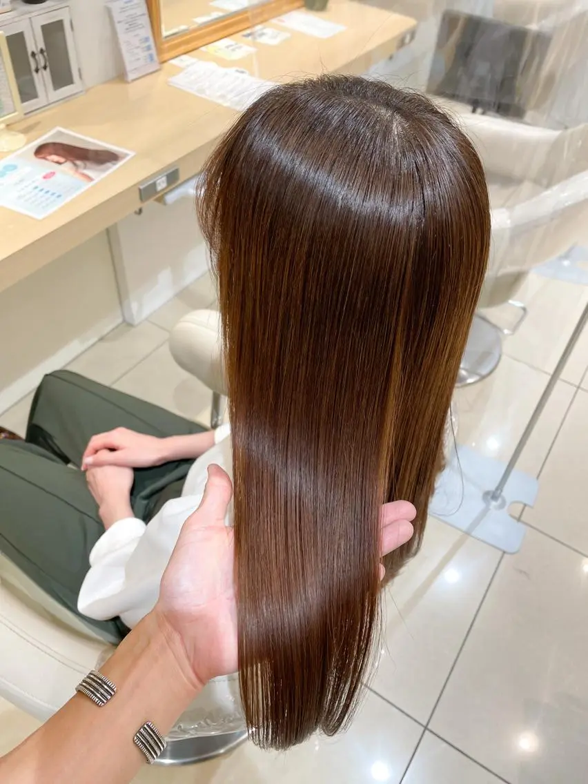 セミロング カット 縮毛矯正 トリートメント 美髪⭐︎髪質改善 井上 康司のヘアスタイル