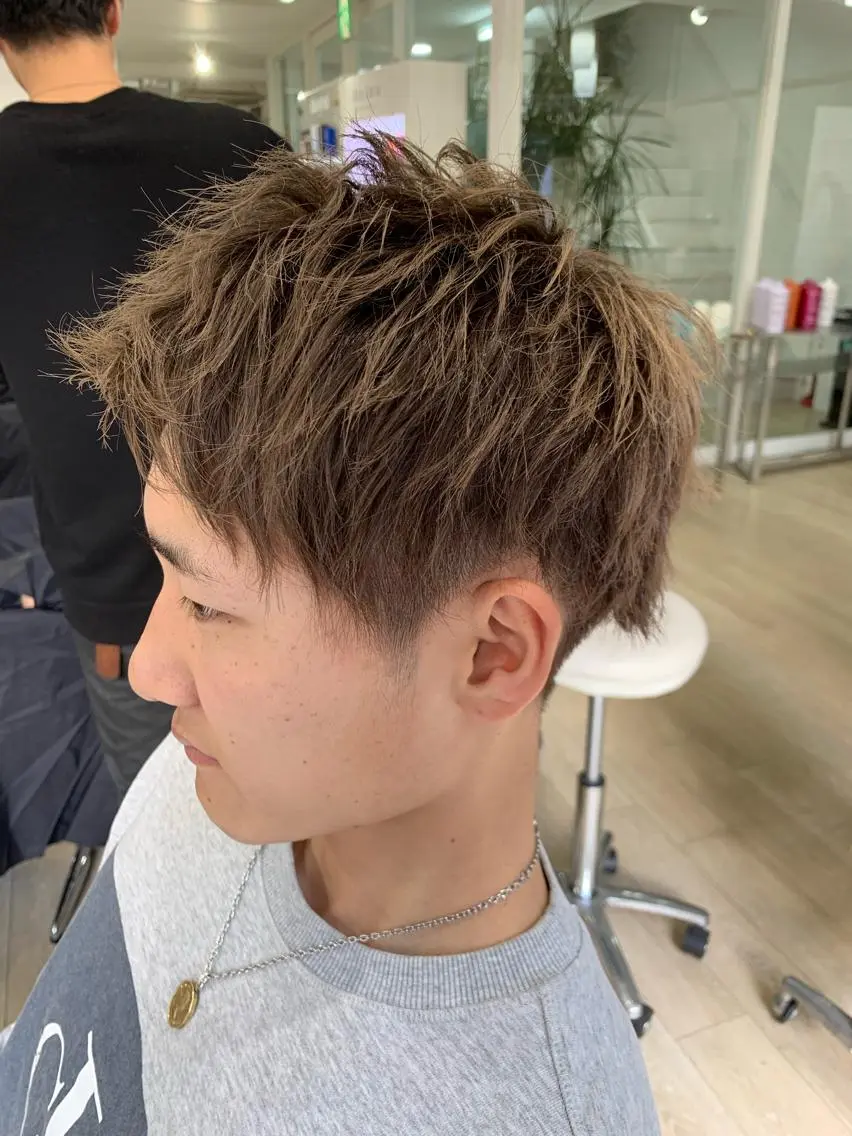 カラー メンズ レイヤーカット 西村あきやのヘアスタイル