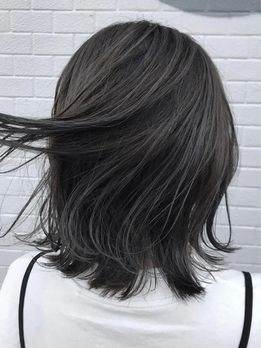 ミディアム カラー グレージュ ハイライトカラー ハイライト ヘアカラー 岡崎 浩大のヘアスタイル