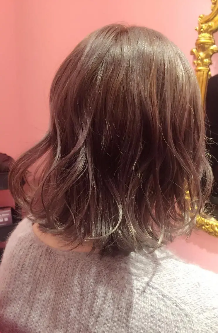 ミディアム カラー グレージュ ラベンダーカラー ラベンダーグレージュ ラベンダーグレー 櫻井 愛弓のヘアスタイル