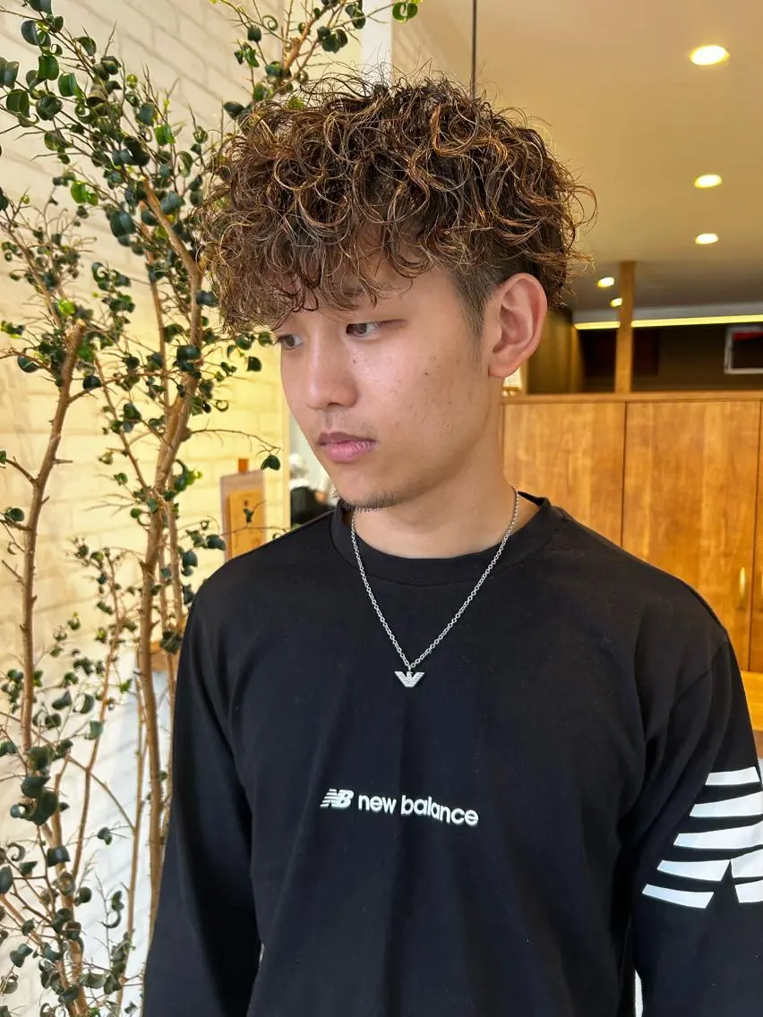 ショート カラー パーマ ヘアアレンジ メンズ メンズハイライト メンズパーマ 波巻きパーマ ハイライトカラー ハイライト ❣️倉敷❣️美髪 カラー能登一成のヘアスタイル