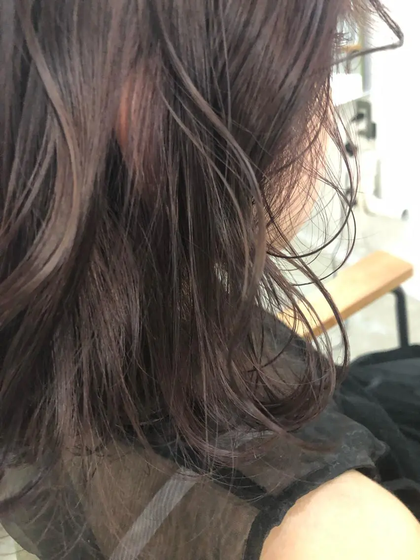 ミディアム カラー ブラウンカラー ピンクカラー ピンクブラウン 都築 菜美のヘアスタイル
