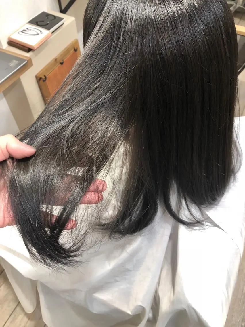 ミディアム カラー ヘアアレンジ ダークグレー 新宿/顔周りカット +レイヤー=しずく♩のヘアスタイル