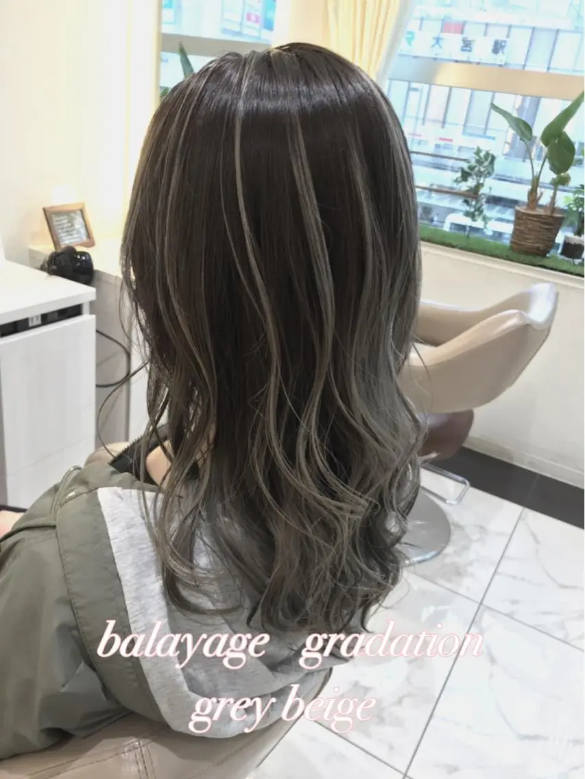 セミロング カラー バレイヤージュ グラデーションカラー グレージュ レイヤーカット カット ヘアカラー 山崎俊輔/髪質改善 /バレイヤージュのヘアスタイル