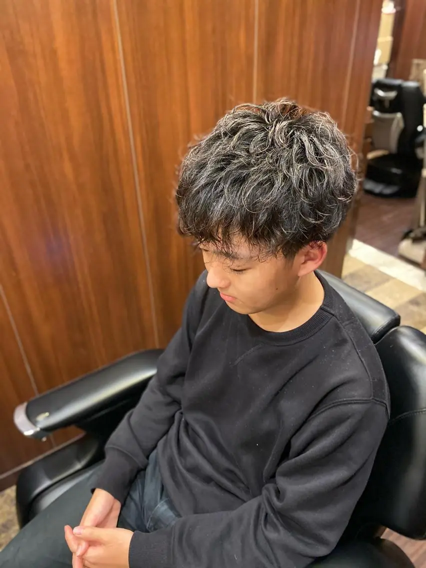 ミディアム ミディアムパーマ 岡崎 海人のヘアスタイル