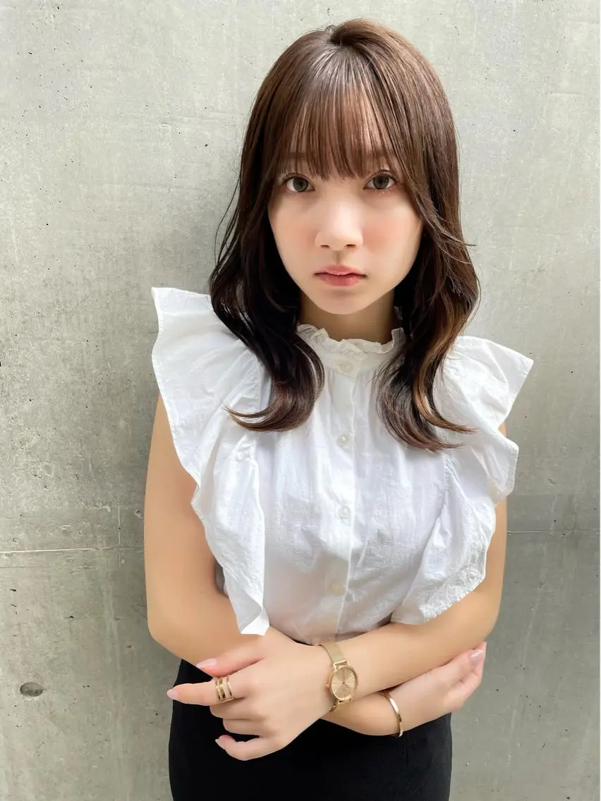 ミディアム カラー アッシュ 黒髪 ブリーチ ブルーカラー ブルーブラック カット ヘアカラー 縮毛矯正 トリートメント オリーブカラー 特化　　kaiのヘアスタイル