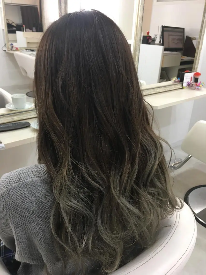 セミロング カラー 髪質改善 中川 翔のヘアスタイル