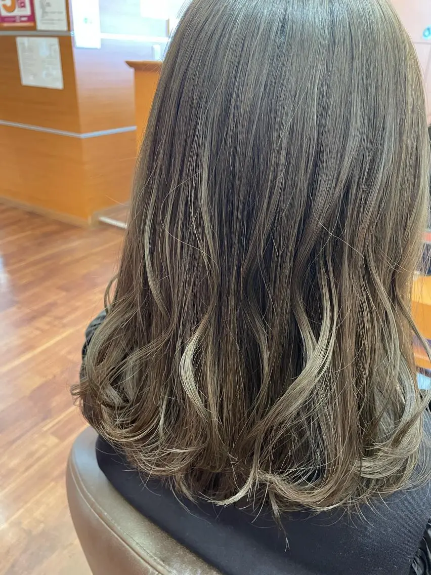 ミディアム カラー カット ヘアカラー トリートメント セト マユミのヘアスタイル