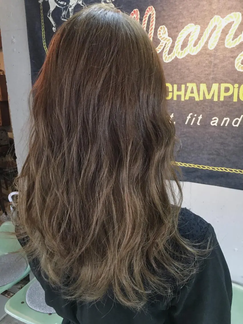 ロング カラー グラデーションカラー ハイライトカラー ハイライト 代表 中島貴志のヘアスタイル