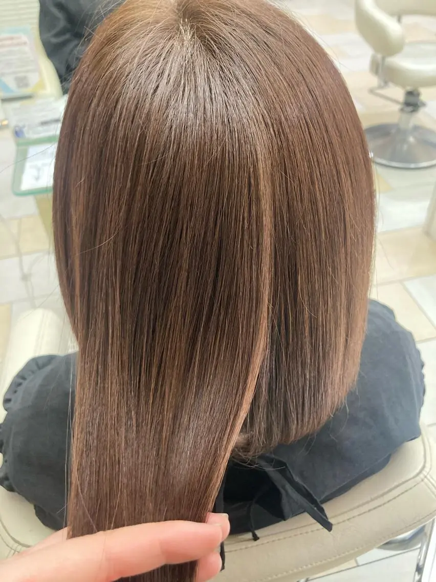 ミディアム カラー ベージュカラー ミルクティーベージュ しんた ようのヘアスタイル