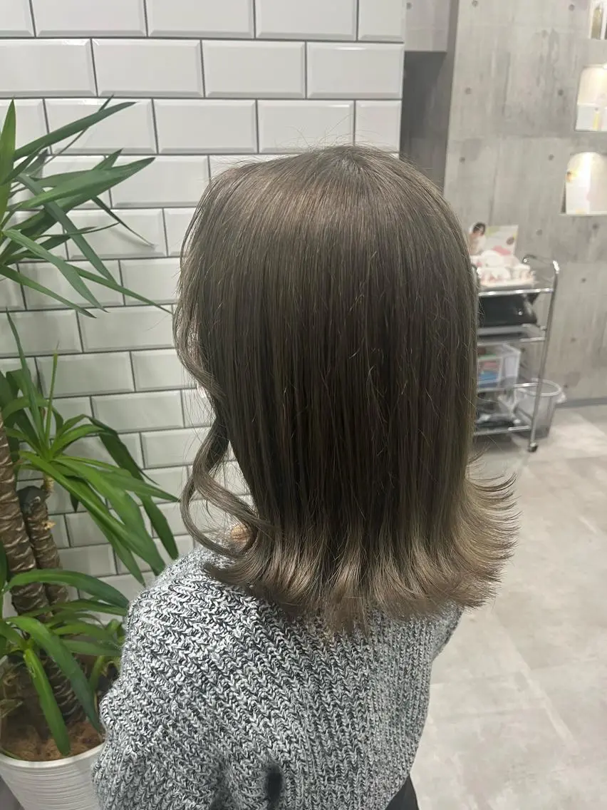 ミディアム カラー カット ヘアカラー トリートメント ヘアセット newi赤羽 HINATAのヘアスタイル