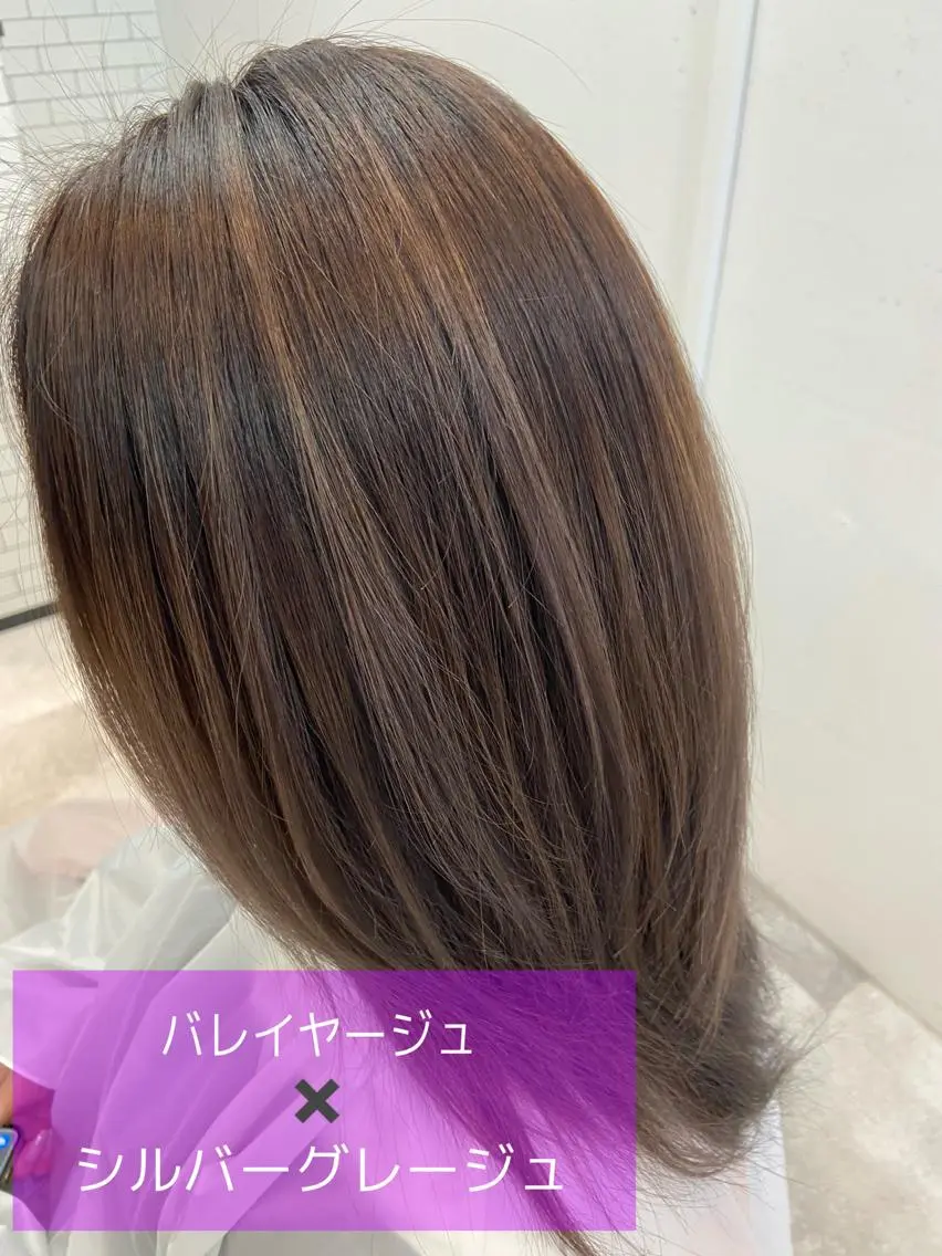 ミディアム カラー ブリーチ グレージュ ウルフカット レイヤーカット上柿のヘアスタイル