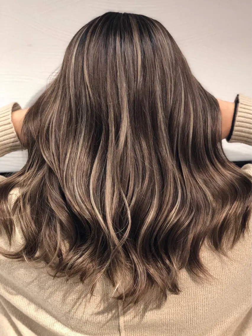 カラー ハイライトカラー レイヤーカット 早崎太生のヘアスタイル