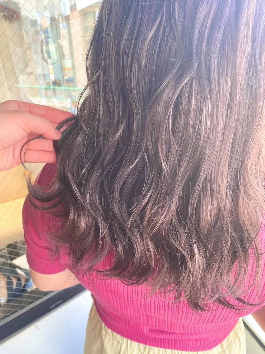 セミロング カラー ヘアカラー ベージュ指名No1 加賀詩織のヘアスタイル