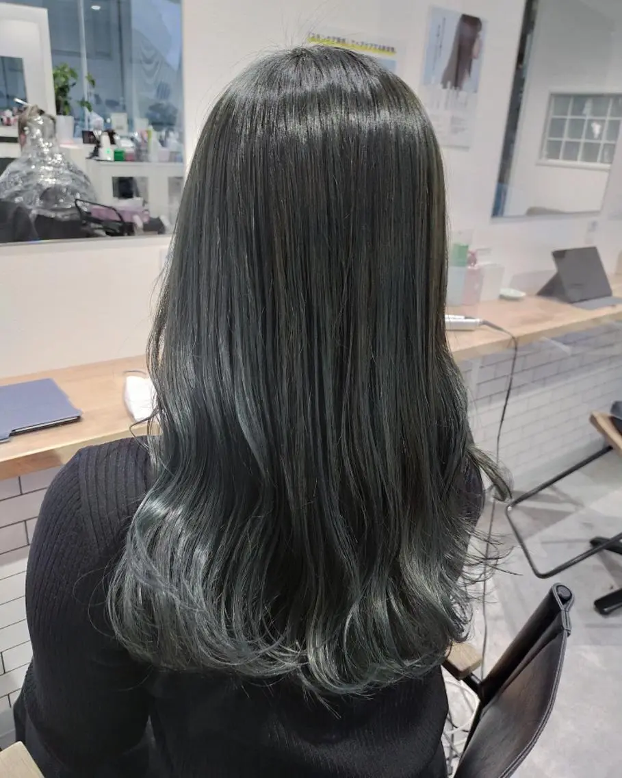 ロング カラー グレージュ オリーブグレージュ オリーブグレー RU RIのヘアスタイル