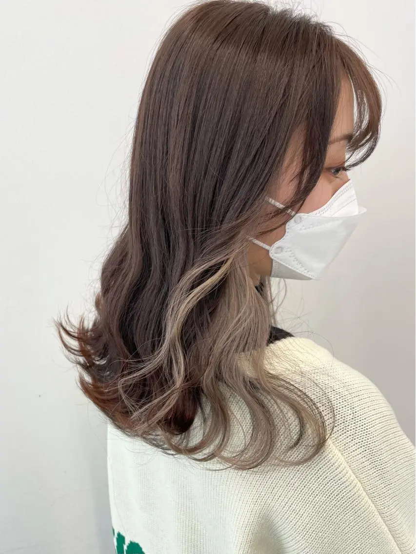 ミディアム カラー ヘアアレンジ ベージュカラー 🦄インナーカラー 🦄貫井彩花のヘアスタイル
