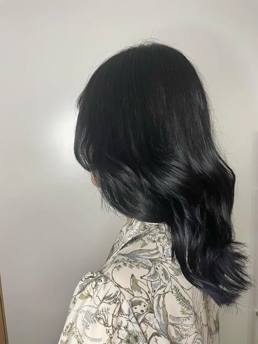 ミディアム カラー 黒髪 ブルーカラー ブルーブラック 大塚 友茉のヘアスタイル
