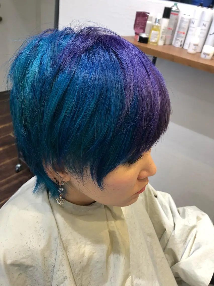 ショート カラー ブルーカラー 皆巳 達郎のヘアスタイル