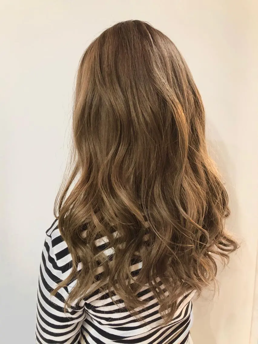 ロング カラー ベージュカラー ミルクティーベージュ 女性リピ90%🍨 🩷佐藤みずきのヘアスタイル