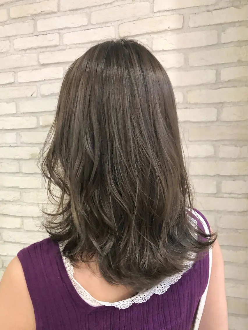 ミディアム ハイライト 大平 美沙のヘアスタイル