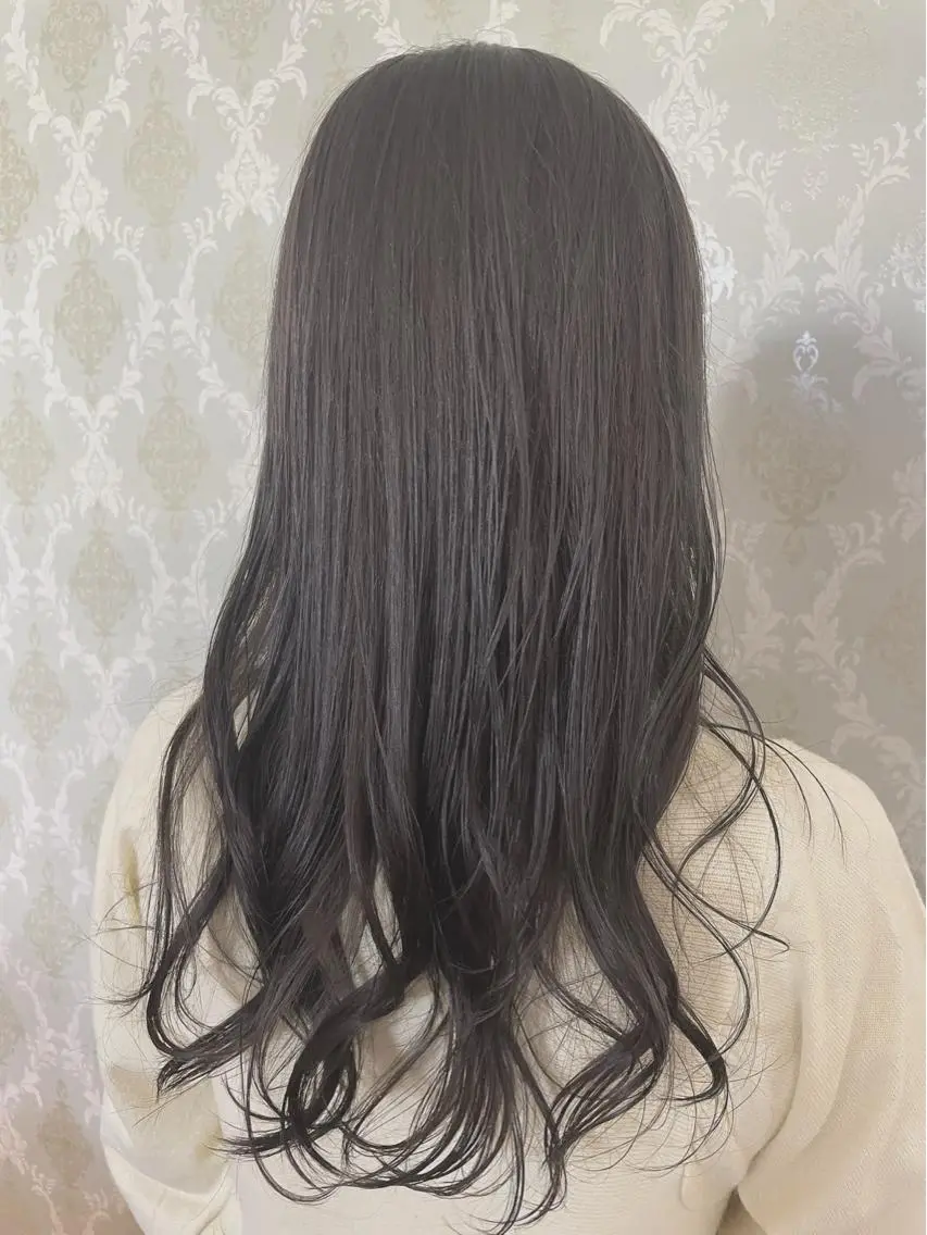 ロング カラー グレージュ EARTH中島 秋桜久のヘアスタイル