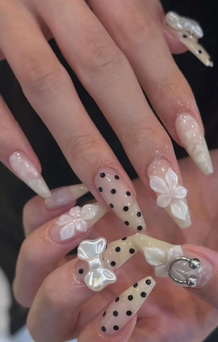ネイル 長さ出し ガーリー キラキラネイル 韓国ネイル ロングネイル ハンドネイル フットネイル Umee Nailのネイルデザイン