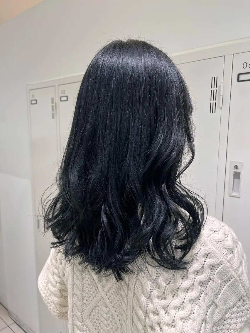ミディアム カラー 黒髪 ブリーチ ブルーカラー ブルーブラック ブリーチなしカラー カット ヘアカラー トリートメント 【メンズ縮毛矯正/ Ryoka】のヘアスタイル