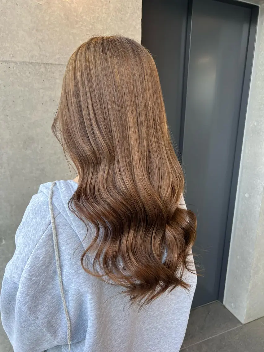 セミロング カラー シールエクステ アディクシーカラー アッシュ バレイヤージュ ミストバング ヘアカラー 吉野 瑳桜のヘアスタイル