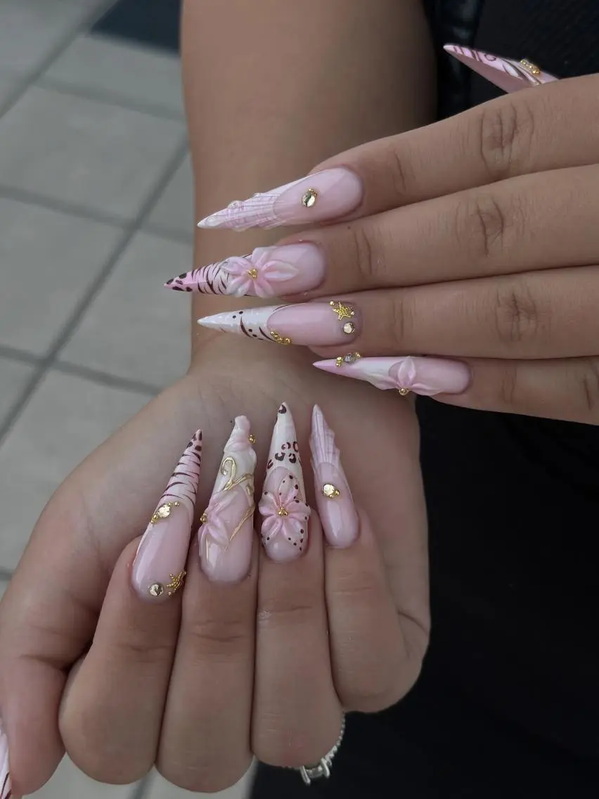ネイル アートネイル ジェルネイル 韓国ネイル ロングネイル 持ち込み ハンドネイル Chiee Bling.Nailのネイルデザイン
