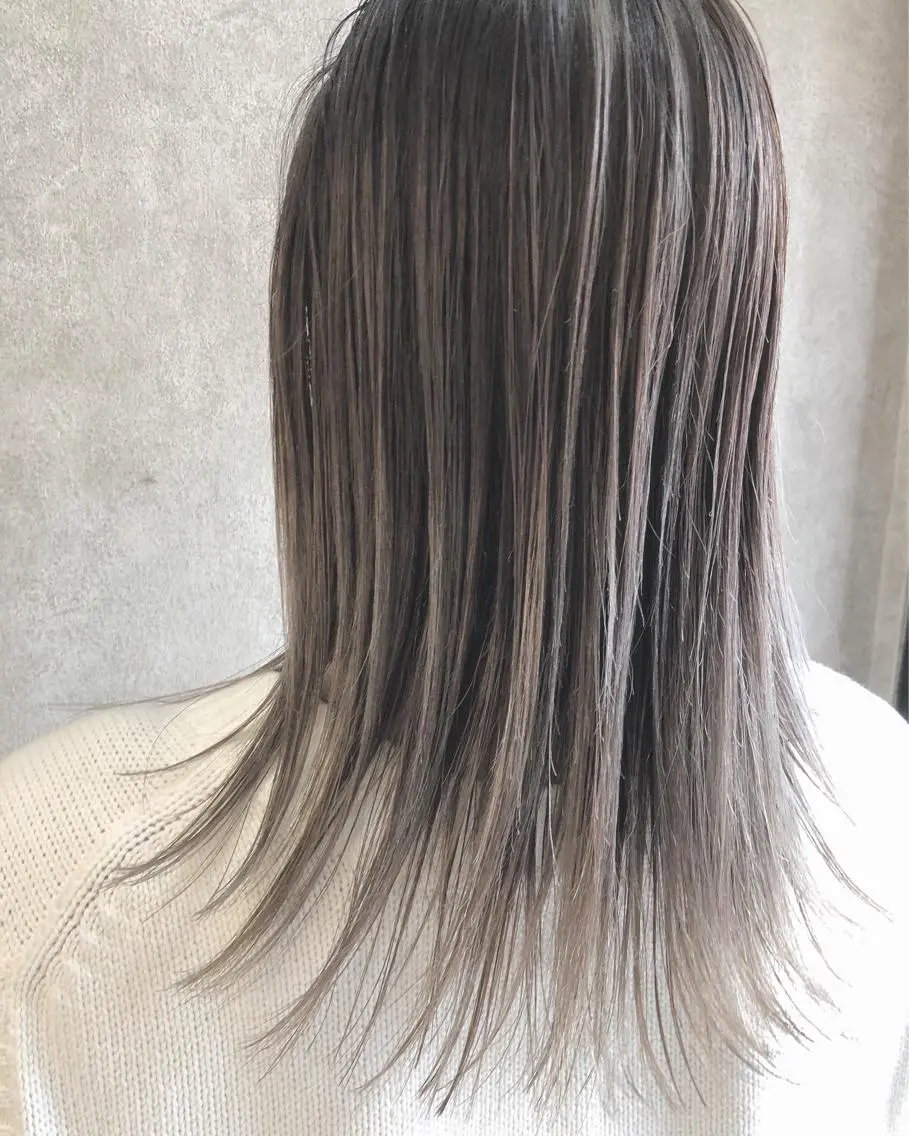 ミディアム カラー 顔周りレイヤーカット ブリーチminamiのヘアスタイル
