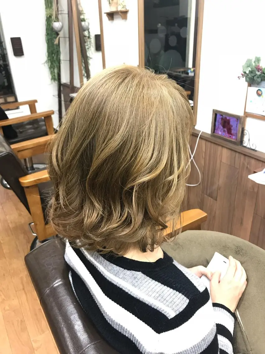 ミディアム カラー ブリーチ カット ヘアカラー トリートメント 澤田 拓己のヘアスタイル