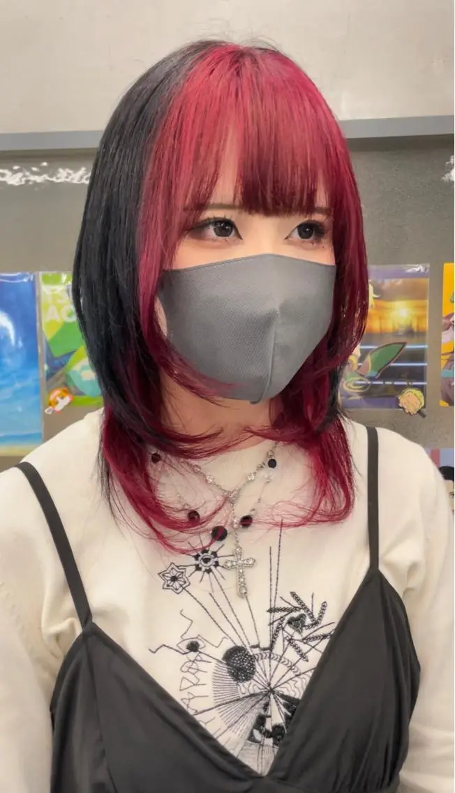 ミディアム カラー インナーカラー 推し ブリーチ 髪質改善のヘアスタイル