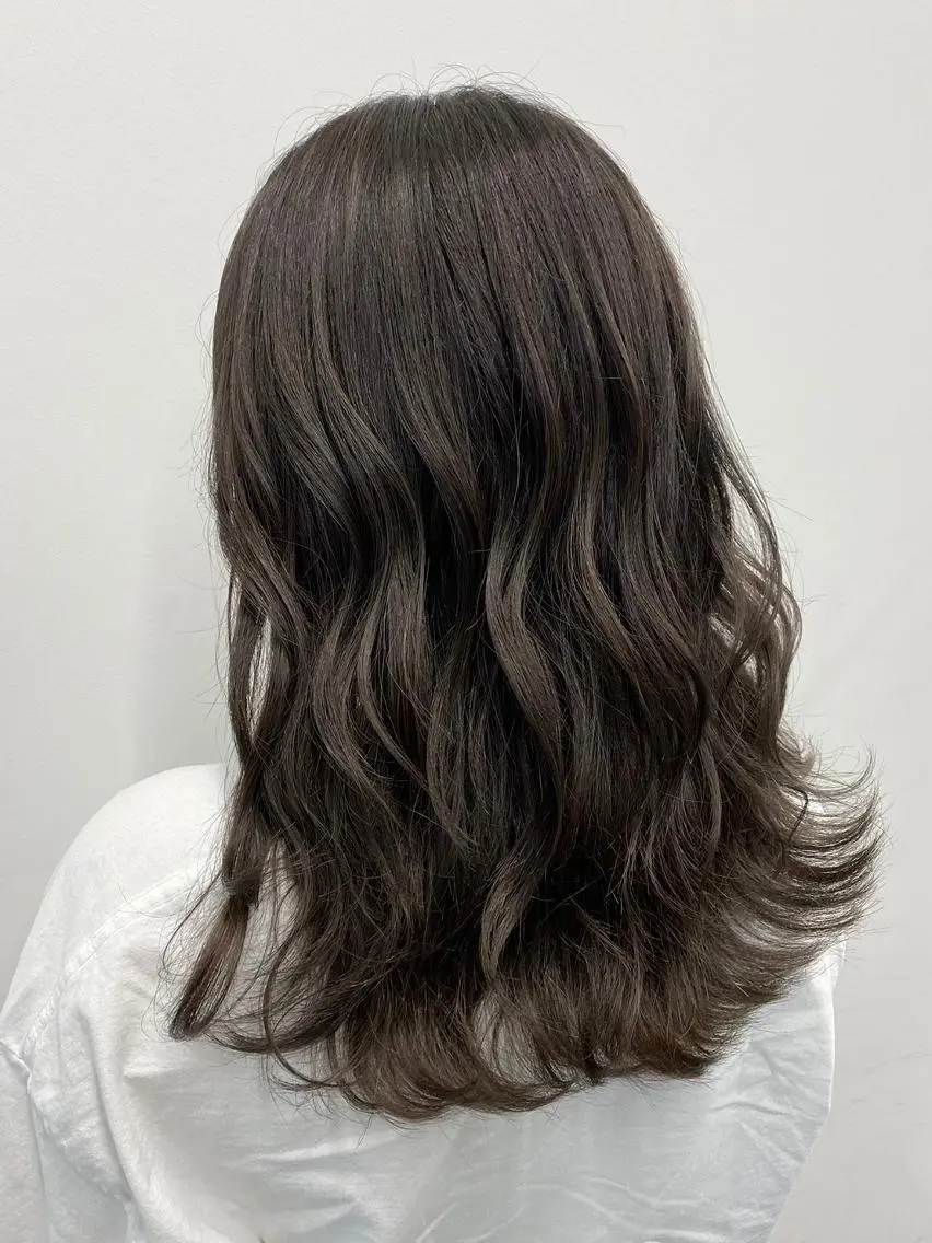 ロング ハイライト 髪質改善 レイヤーカット 縮毛矯正 トリートメント 【公式】amble luxe池袋東口🩷のヘアスタイル