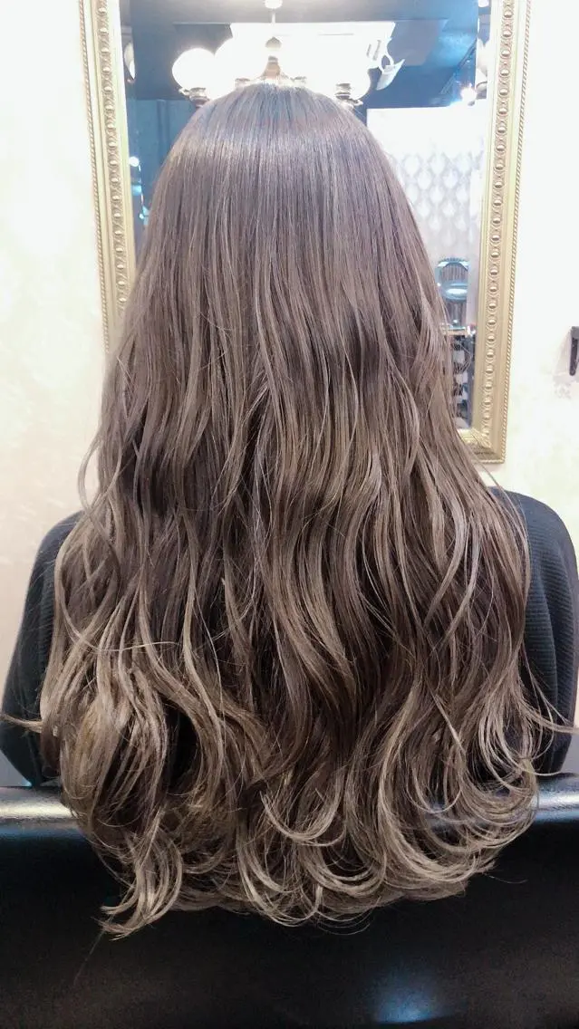 ロング カット ヘアカラー トリートメント 艶カラー🩵💛 NANAのヘアスタイル