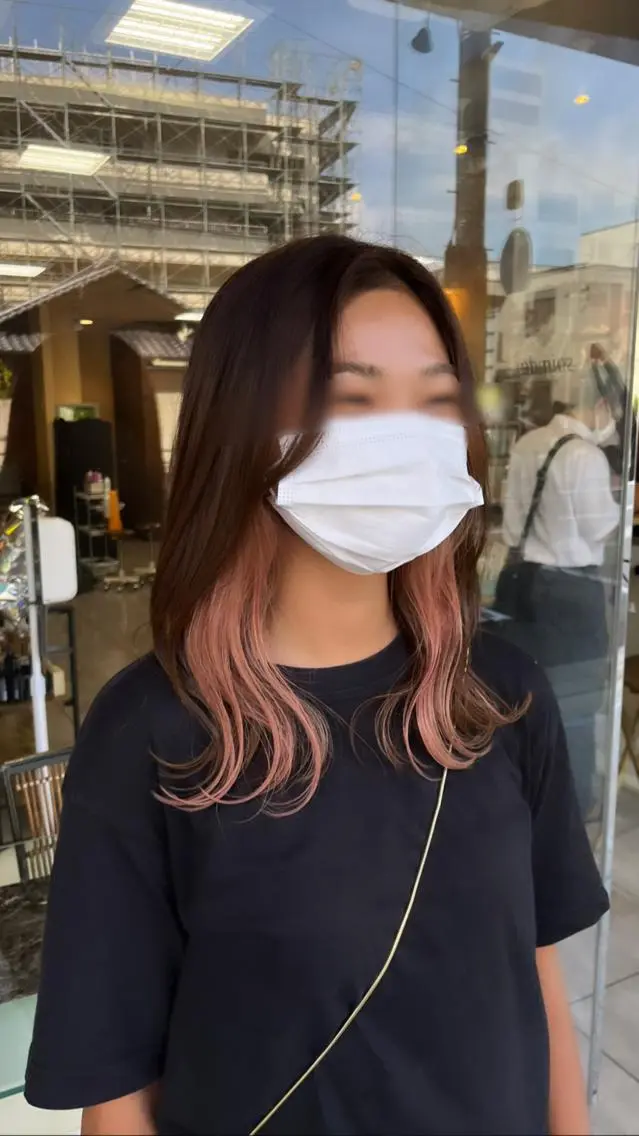 セミロング カラー ヘアアレンジ ブリーチ インナー×縮毛矯正 ピンクカラー澤井里菜のヘアスタイル
