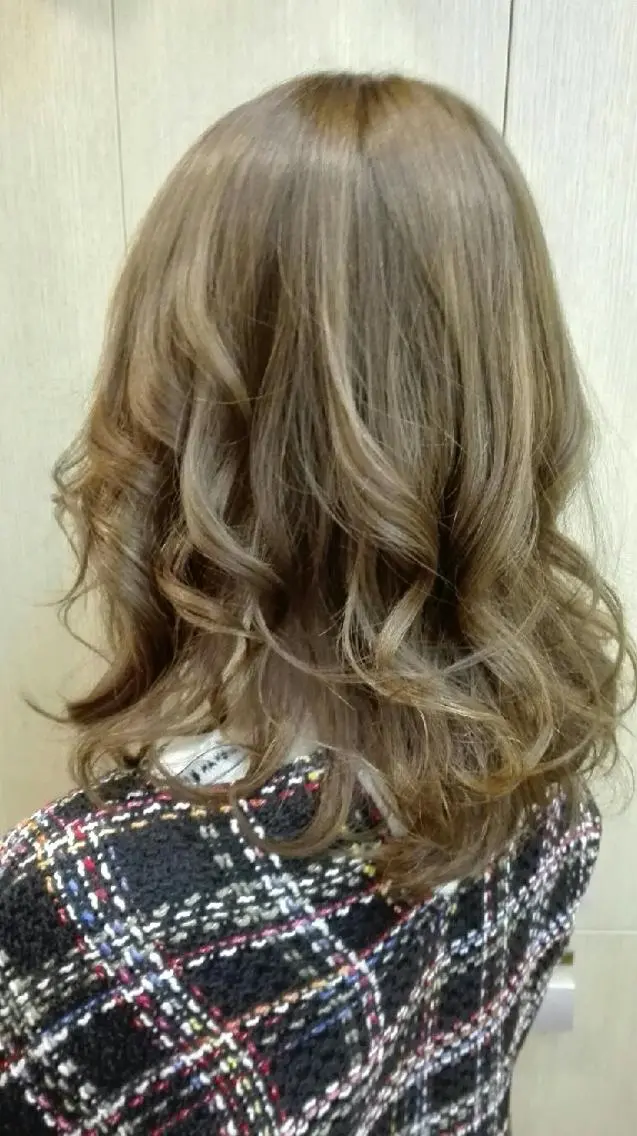 ミディアム カラー パーマ ヘアアレンジ キッズ メンズ ネイル マツエク・マツパ MEGUMI megumiのヘアスタイル
