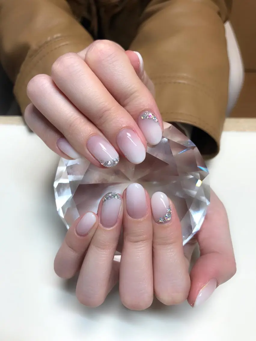 ネイル グラデーション シンプルネイル ストーンネイル 'mm  (ミリ) ＭＡＮＡＭＩのネイルデザイン