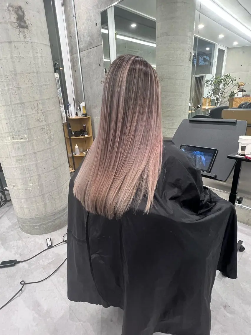 ロング カラー バレイヤージュ ピンクカラー ホワイトピンク レイヤーカット ヘアカラー トリートメント 艶髪✨ブリーチ職人 yasuのヘアスタイル