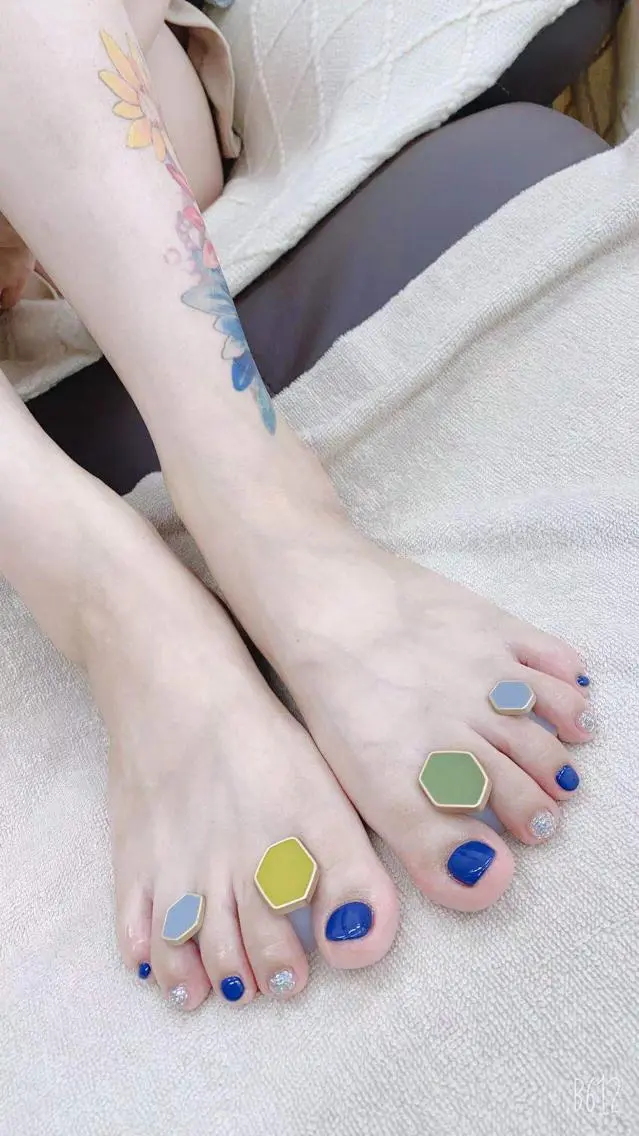 ネイル フットネイル ワンカラーネイル Romine アイラッシュ&ネイルのマツエク・マツパデザイン