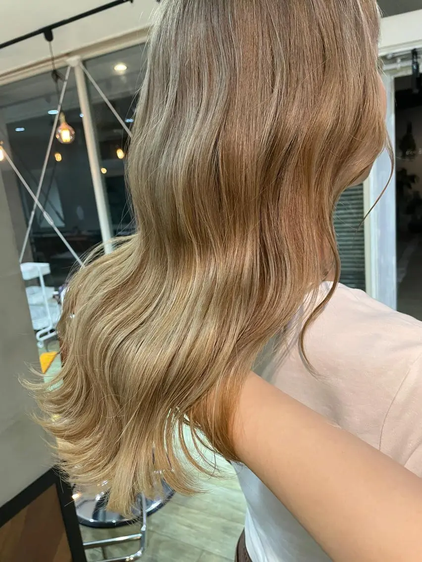 ミディアム カラー カジ エリナのヘアスタイル