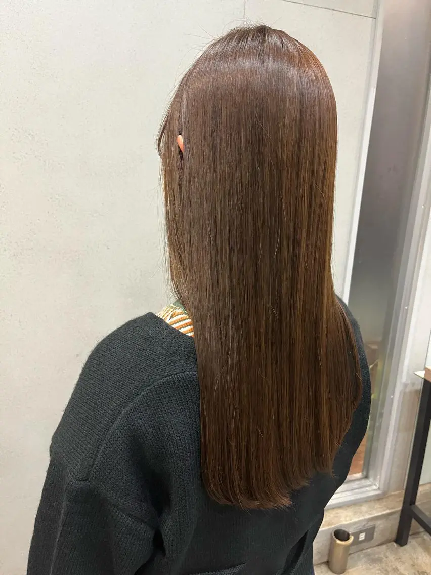 セミロング アッシュ おせ ちさとのヘアスタイル