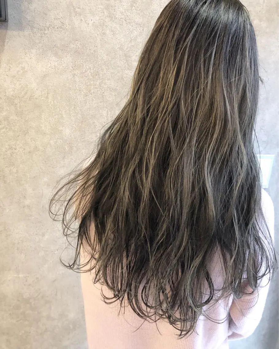 ロング カラー 顔周りレイヤーカット ブリーチminamiのヘアスタイル