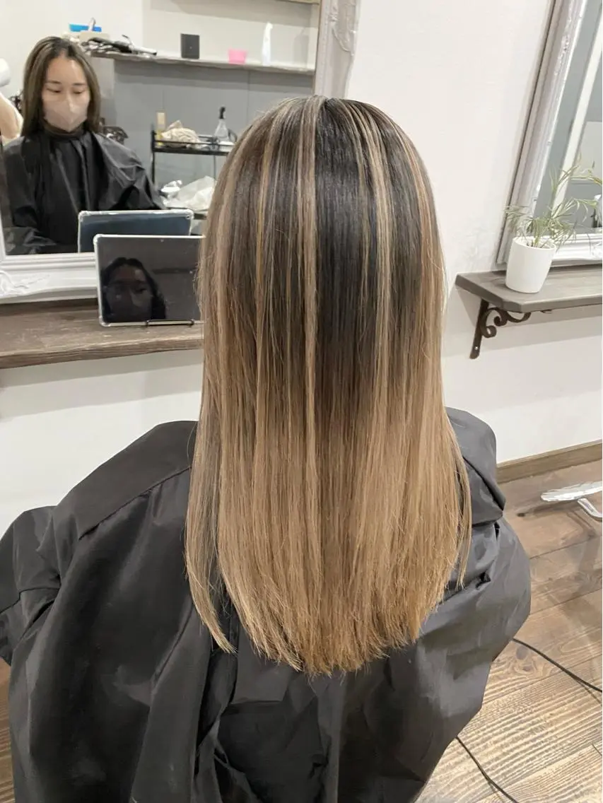 ロング ヘアカラー バレイヤージュ 隅中秀弥のヘアスタイル