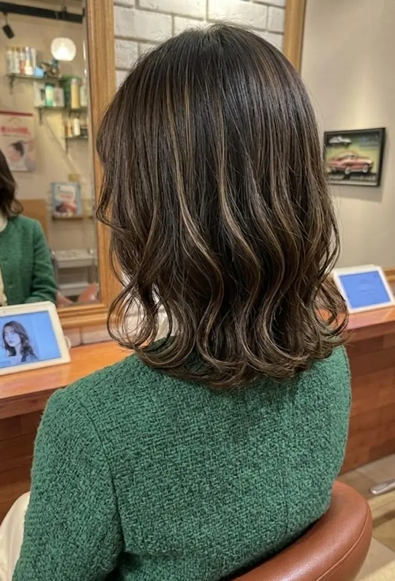 ミディアム カラー 透明感カラー ハイライトカラー ハイライト カット ヘアカラー トリートメント ヘッドスパ flencia 丸 和博｜カットのヘアスタイル