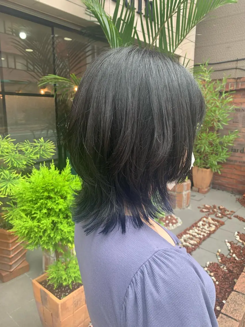 ミディアム カラー ブルーカラー インナーカラー ウルフカット カット ヘアカラー SHIAN 八王子👼鬼塚さやかのヘアスタイル