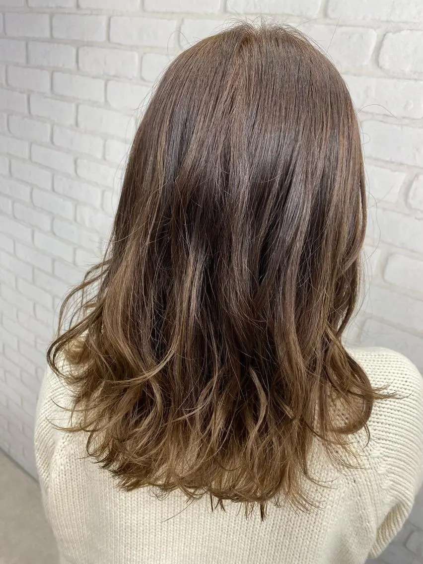 セミロング カラー ヘアカラー ブリーチカラー🫧 森　凪沙のヘアスタイル