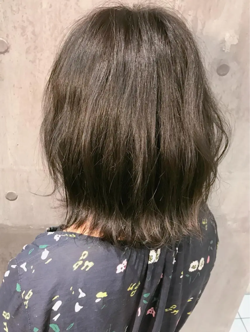 ショート カラー 透明感カラー ダークグレー ダークグレージュ グレージュ カット ヘアカラー トリートメント 田室 和幸のヘアスタイル