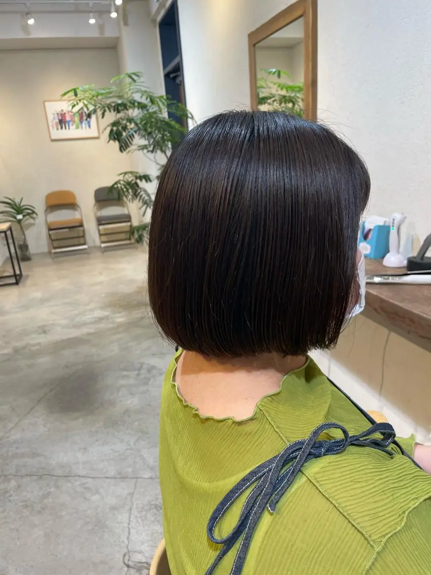 ミディアム カラー ボブ Takanishi くすみベージュカラーのヘアスタイル
